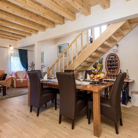 Amazing Home In Vrzici With Jacuzzi Exteriér fotografie
