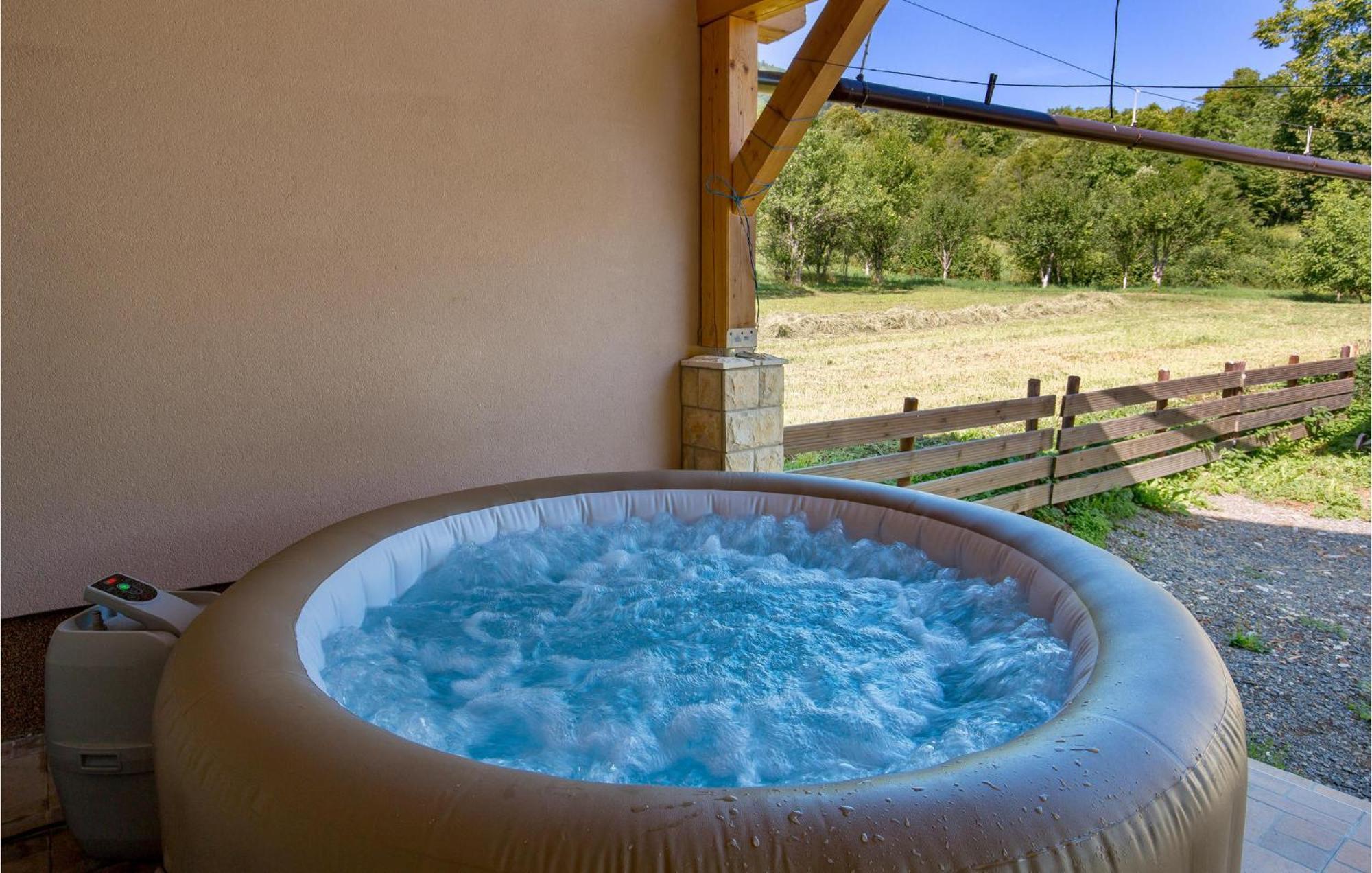 Amazing Home In Vrzici With Jacuzzi Exteriér fotografie