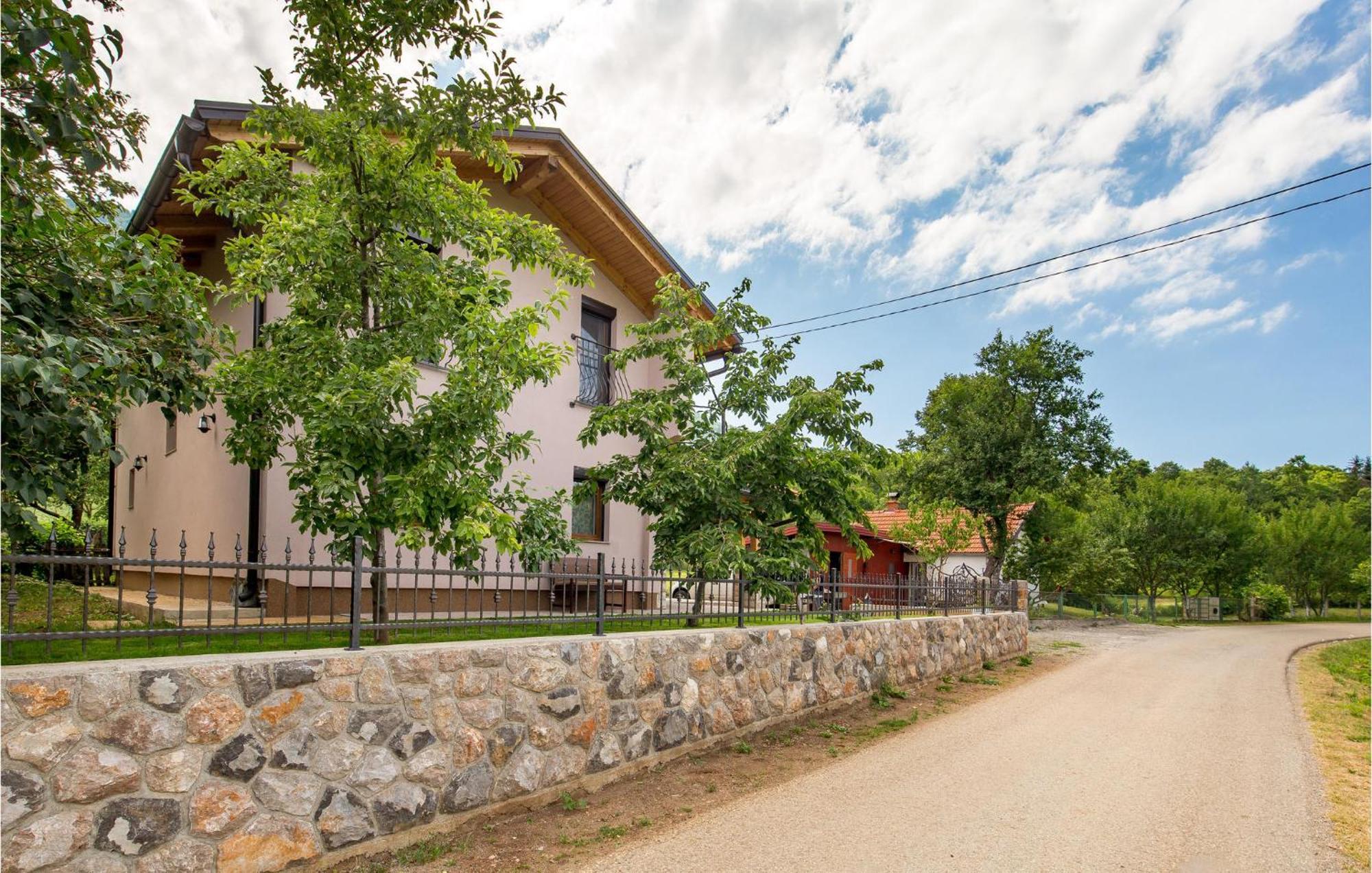 Amazing Home In Vrzici With Jacuzzi Exteriér fotografie