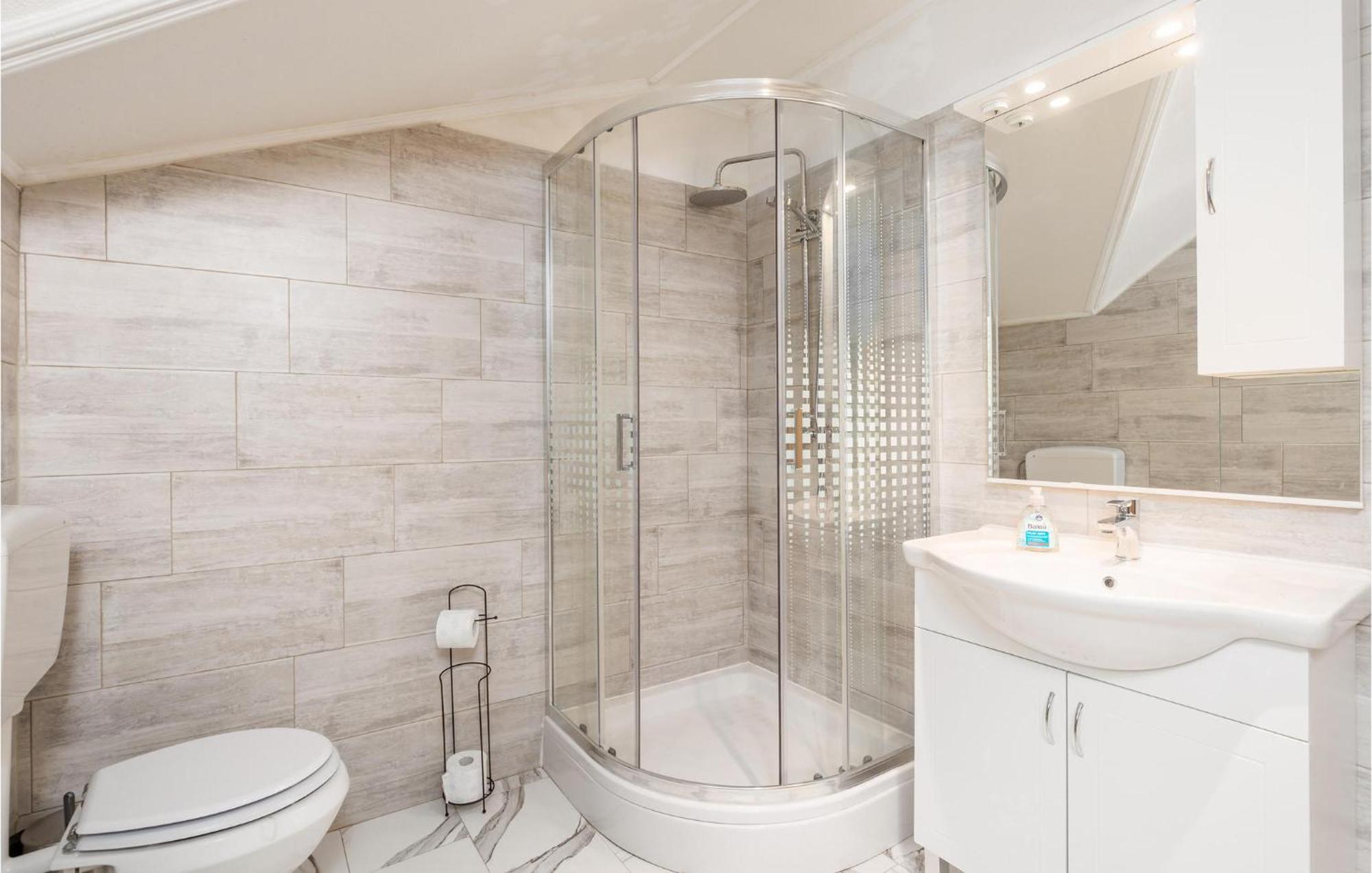 Amazing Home In Vrzici With Jacuzzi Exteriér fotografie