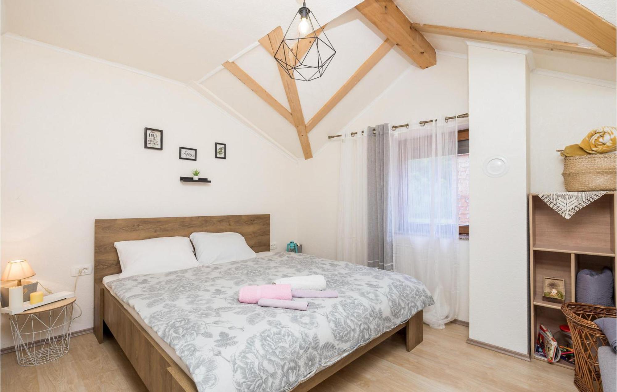 Amazing Home In Vrzici With Jacuzzi Exteriér fotografie