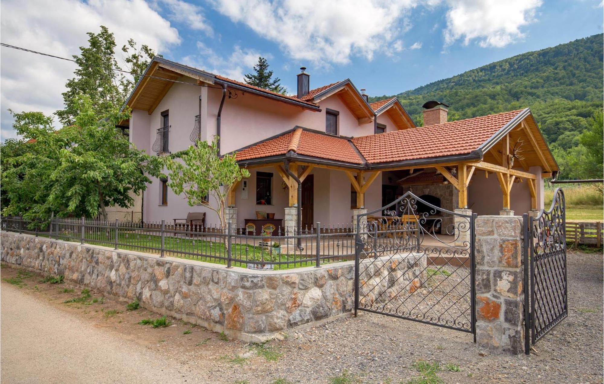 Amazing Home In Vrzici With Jacuzzi Exteriér fotografie